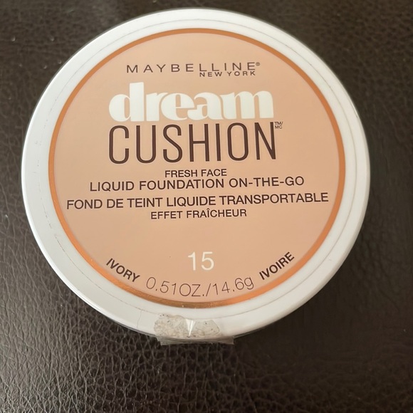 5/$25 Maybelline Dream Cushion Fresh Face Liquid Foundation. NWOT